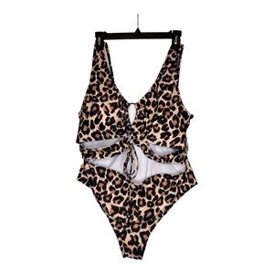 "Queen of the jungle in the water: Cheetah women's swimsuit in size 2X"